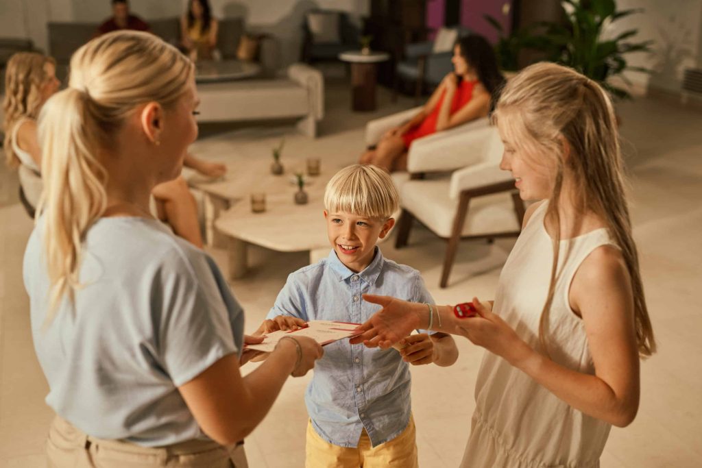 MÖVENPICK Little birds Club