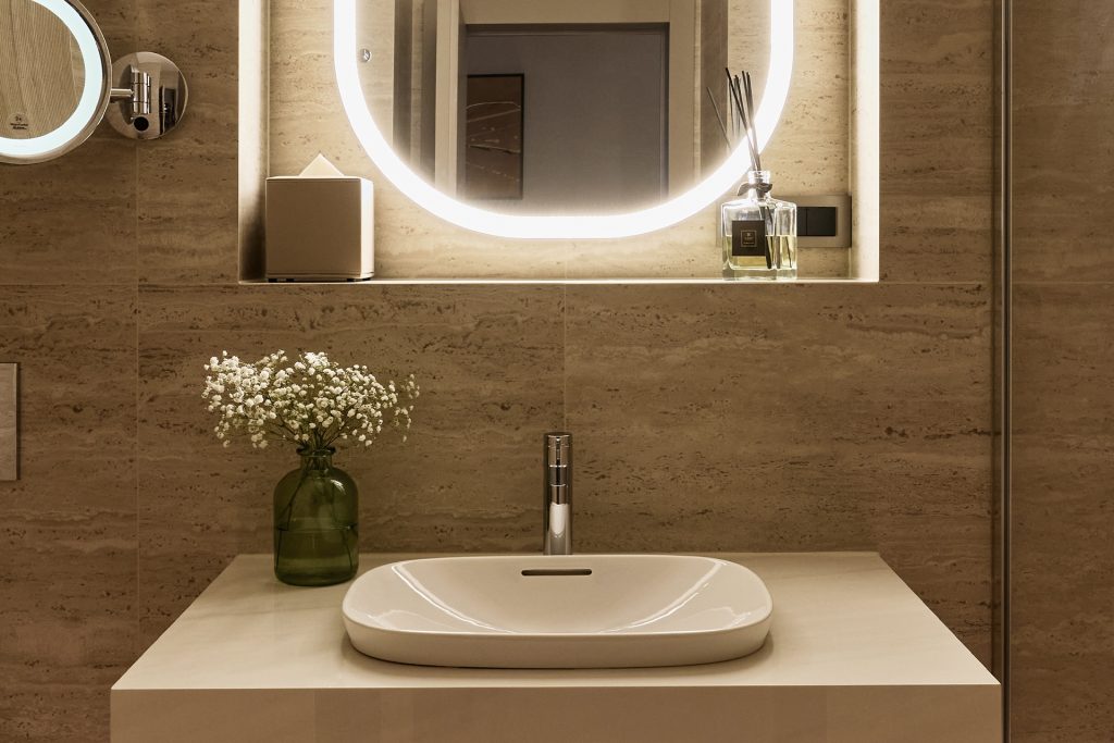 Movenpick-Deluxe-Room3